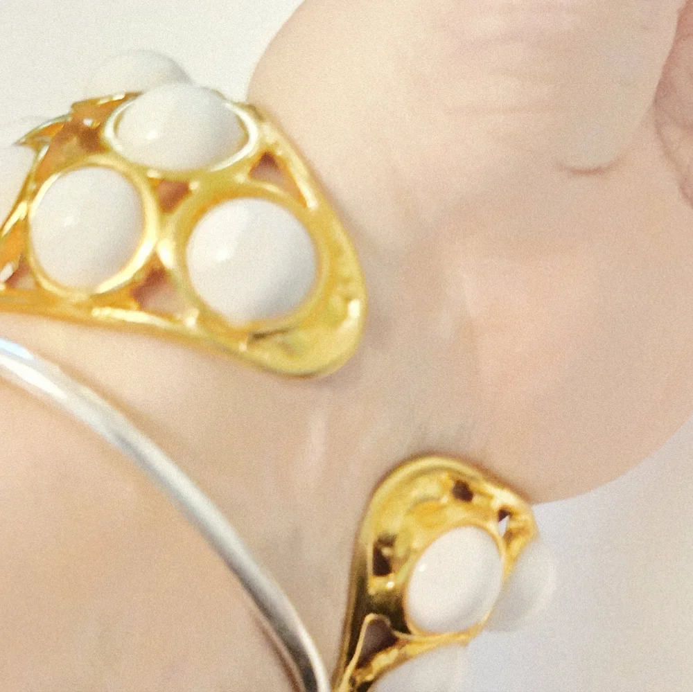 vintage Kenneth Jay Lane chunky white Cabochon cuff bracelet Mod Space Age - Picture 9 of 13